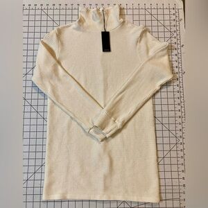 NWT Monrow Women’s Size Small‎ Cream Turtleneck Sweater